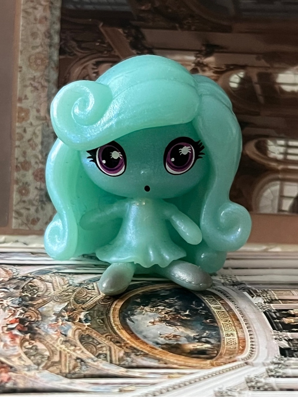 monster high minis - twyla boogeyman getting ghostly series mini figure.